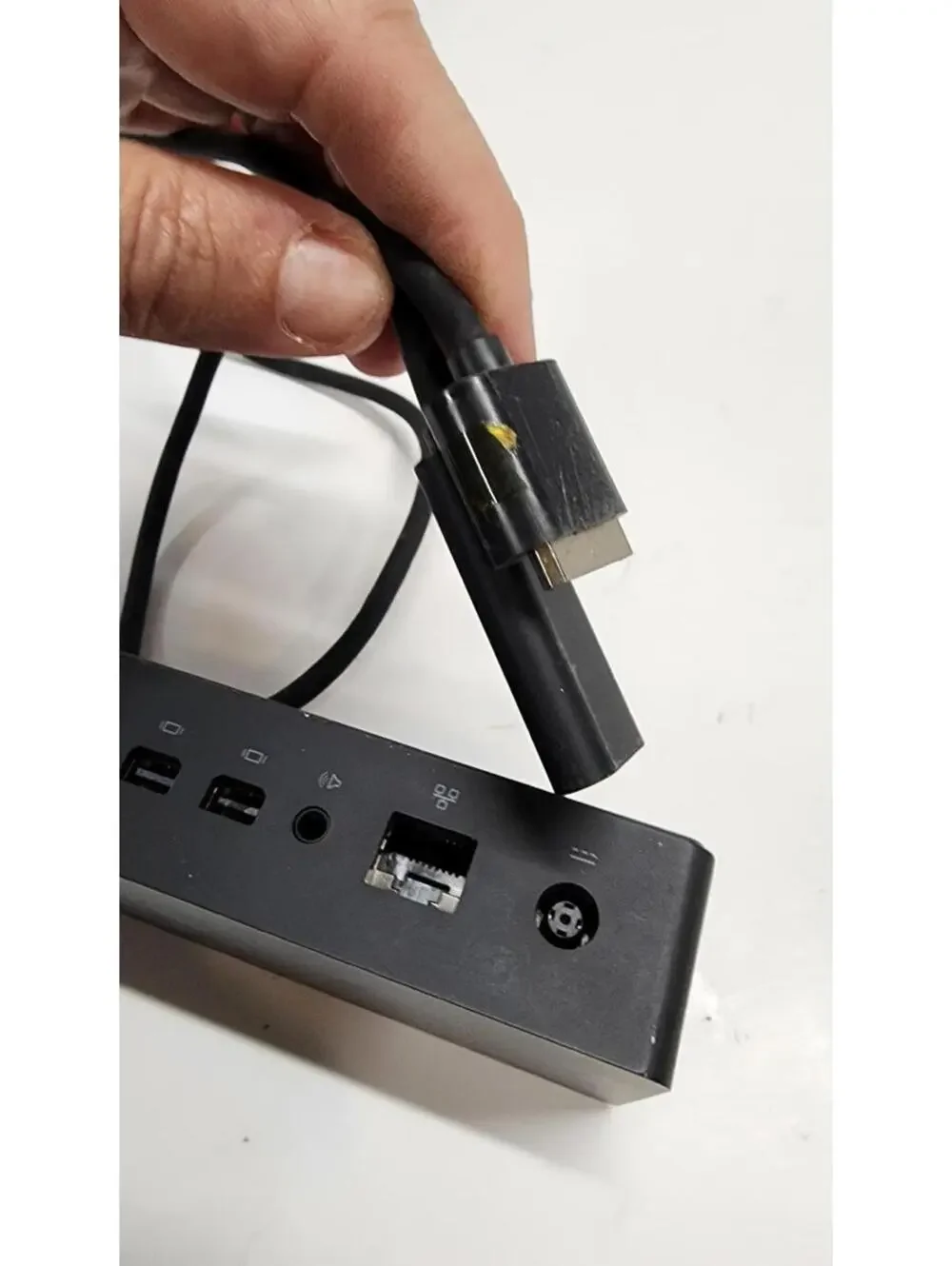 EUC Microsoft 1661 Docking Station for Surface Pro 3 & 4 Model - Black